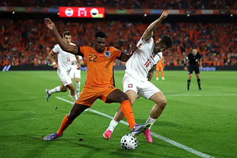 تعادل مثير بين هولندا وبولندا.. وانتصار ساحق لبلجيكا في تصفيات كأس العالم